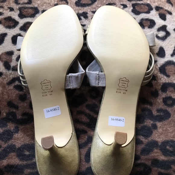 The Touch of Nina kitten heel. 11B Silver 3” - Picture 2 of 3